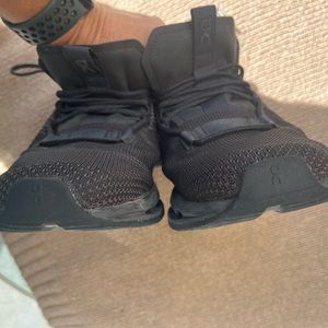 Women’s ON tennis shoes